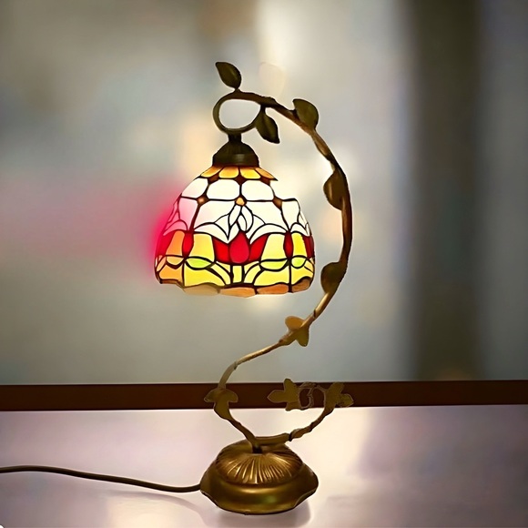 Tiffany Stained Glass Table Lamp with Floral Design - Picture 1 of 2